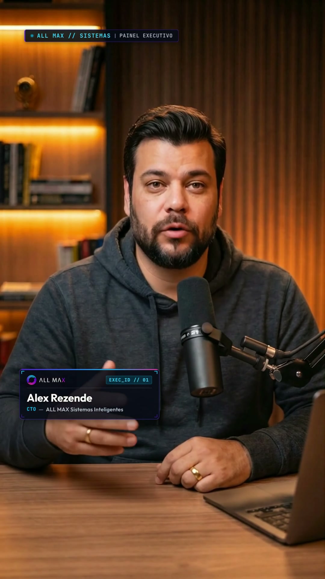 Alex Rezende, CTO da ALL MAX, explicando a catraca de governança